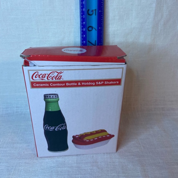 Vintage COCA COLA DANCING BEAR Burger King Toy 1999 & Ceramic S&P Shakers - Picture 7 of 8